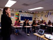 Casi 1.300 «soñadores» reciben becas para educación universitaria