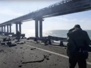 Una fuerte explosión destruye parte del puente de Crimea, la joya de Putin