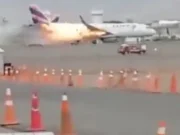 VIDEO: Avión de Latam choca con camión de bomberos en Aeropuerto Jorge Chávez de Perú; reportan dos muertos