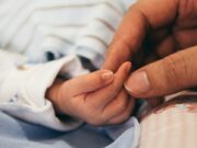 Nace en India una bebé “embarazada”, tenía 8 embriones en su interior
