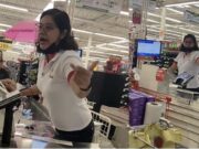 VIDEO: Pelean en cajas del Soriana por supuesta amenaza de una cajera