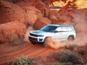 Jeep continúa su marcha hacia un futuro totalmente eléctrico con el Grand Cherokee 4xe.