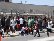 Los cruces de migrantes en la frontera de EE.UU. caen un 50 % tras el fin del Título 42