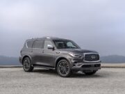 2023 Infiniti QX80. Otro de la vieja escuela para familias numerosas.