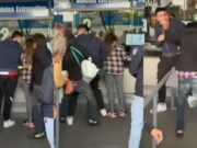 Sujetos se pelearon ¡en plena fila! de boletos de Luis Miguel (VIDEO)