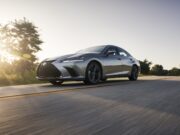 Lujo, espacio y sosiego en el 2023 Lexus ES.