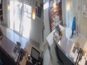 VIDEO: Sujeto quería asaltar pastelería en Campeche; es encerrado por empleada y le pide ayuda para salir