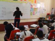 En medio polémica por libros de texto inician clases 24,4 millones de alumnos en México