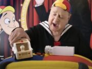 ‘Kiko’, de ‘El Chavo del Ocho’, pide a migrantes entrar a EU legalmente y evitar ‘coyotes’