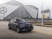 Mercedes-Benz pisa fuerte con el 2024 GLE híbrido.