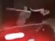 VIDEO: Policía de Oaxaca golpea a una mujer con un palo
