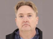 Acusan a ex maestro de agredir sexualmente a una alumna