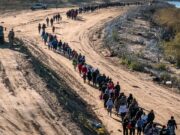 Entra en vigor ley de Texas que eleva sentencias para condenados por tráfico de migrantes