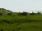 Arizona veta ley que deja a rancheros disparar contra migrantes que crucen por sus tierras