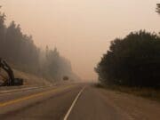 Las autoridades canadienses ordenan evacuar a miles de personas por incendios forestales