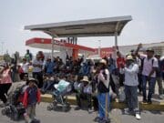 Caravana de medio millar de migrantes llega al centro de México