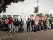 Preocupación de migrantes y empresarios en frontera México-EEUU tras renuncia de Biden