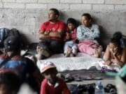 Migrantes desde el centro de México piden a Sheinbaum libre tránsito y trato digno