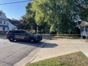 Encuentran a un hombre muerto a tiros dentro de un automóvil en el lado oeste de Grand Rapids