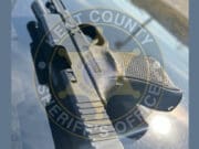 Detienen a dos personas por iniciar una persecución policial