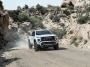 GMC agrega otra camioneta a la lista de las imparables: Canyon AT4X AEV Edition.
