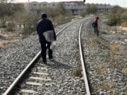 Migrantes continúan su avance hacia la frontera pese a mayor vigilancia y llegada de Trump