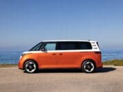 2025 ID Buzz. Volkswagen resucita un mito, y todas las miradas van tras él.