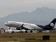 Avión de Aeroméxico que iba a la frontera aterriza de emergencia por humo en la cabina