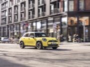 2025 Mini Cooper S. EL buen perfume se vende en frasco pequeño.