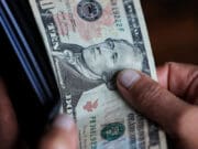 Las remesas a México bajan un 2,5 % entre enero y abril de 2025 tras llegada de Trump