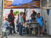 Miedo y preocupación en familias mexicanas por posible tasa a remesas desde EE.UU.