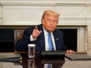 Trump cesa a director de Servicio de Impuestos tras solicitar datos de indocumentados