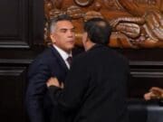 Senadores mexicanos se enfrentan a golp3s en cierre de sesión legislativa (VIDEO)