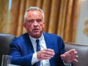 El secretario de Salud de EEUU señala posible vinculación entre antidepr3sivos y t1roteos