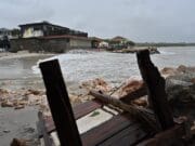 El huracán Melissa, de categoría 5, azota Jamaica con vientos y lluvias devastadores