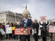 Cuatro ciudadanos de EEUU detenidos en redada migratoria en Nueva York, según congresista