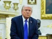 Trump busca restringir la atención médica específiica para menores transgénero en EEUU
