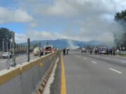 Al menos tres lesionados por la explosión de camión cargado de diésel en centro de México