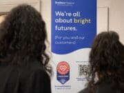 Las latinas siguen teniendo salarios más bajos en EEUU a pesar de logros universitarios