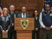 Alcalde de Nueva York reitera que la ciudad no coopera con ICE, tras redada en Manhattan