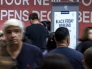 Los consumidores de EEUU gastan 11.800 millones en compras en línea durante Black Friday