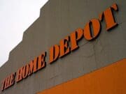 Manifestantes contra ICE en California llevan a cabo inusual protesta en Home Depot