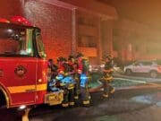 Bomberos de GR sofocan incendio en edificio de apartamentos