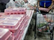 Gobierno de Trump dice que financiará todo el programa alimentario tras recurrir la orden
