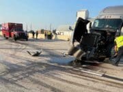 Choque múltiple en la Autopista 290 involucra a tráiler y 8 autos: hay 2 mujeres h3ridas