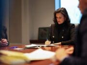 Whitmer firma orden ejecutiva para reorganizar 16 entidades estatales y modernizar el gobierno de Michigan