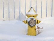 Bomberos piden apoyo para mantener accesibles los hidrantes durante el invierno