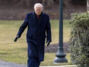 Trump: «Es el momento de buscar un nuevo liderazgo en Irán»