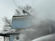 Feroz incendio arrasa una vivienda en el lado suroeste de Grand Rapids