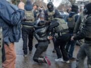 El arresto de latinos sin récord criminal en EEUU se sextuplicó con Trump, revela informe